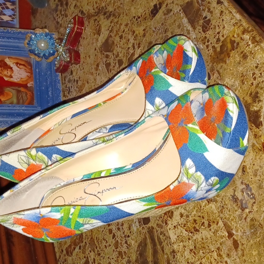 Jessica Simpson floral wedge sz8